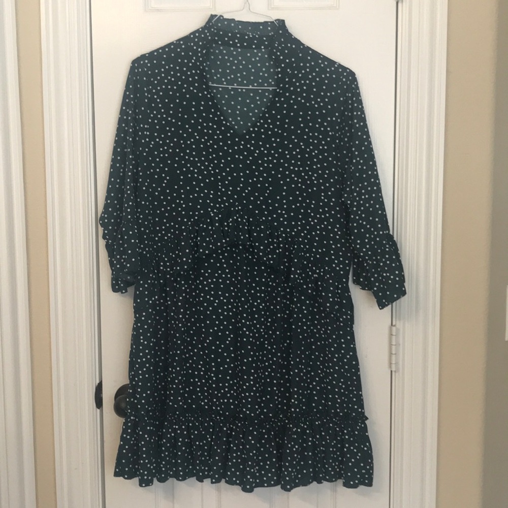 GREEN POLKA DOT Large vneck dress